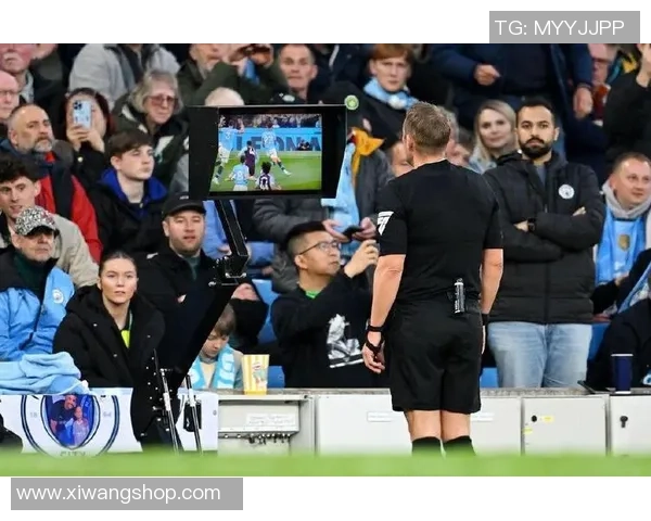 中超精彩对决曼城3-0战胜那不勒斯帽子戏法引发争议判罚热议 中超精彩对决曼城3-0战胜那不勒斯帽子戏法引发争议判罚热议