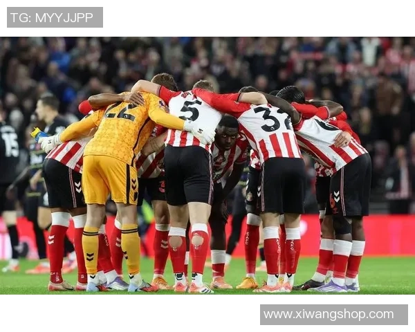 德甲焦点战里昂与阿森纳战成平局争议判罚引发全场热议 德甲焦点战里昂与阿森纳战成平局争议判罚引发全场热议